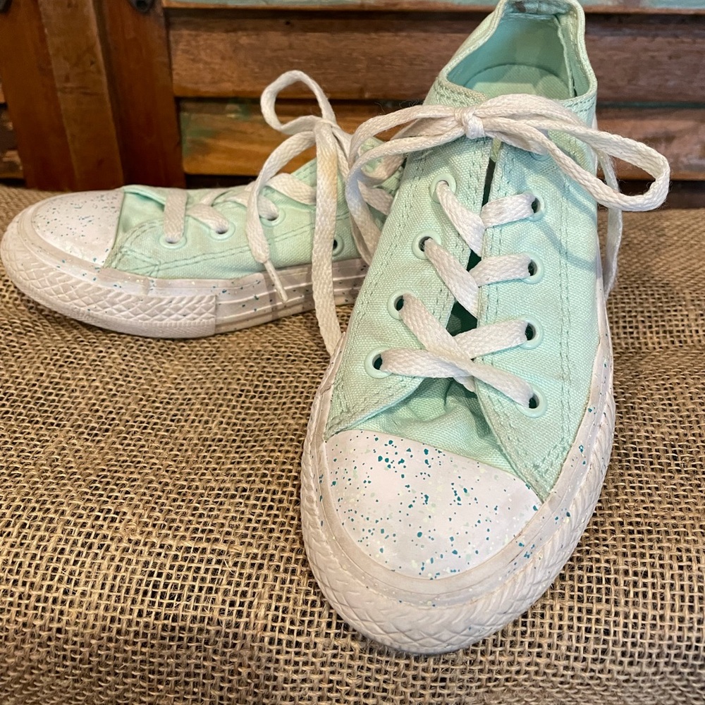 Girls converse